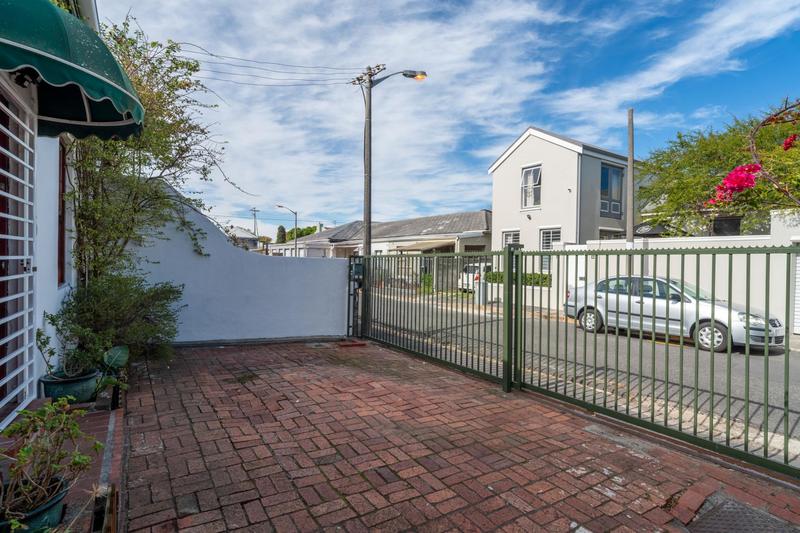 2 Bedroom Property for Sale in Harfield Village Western Cape